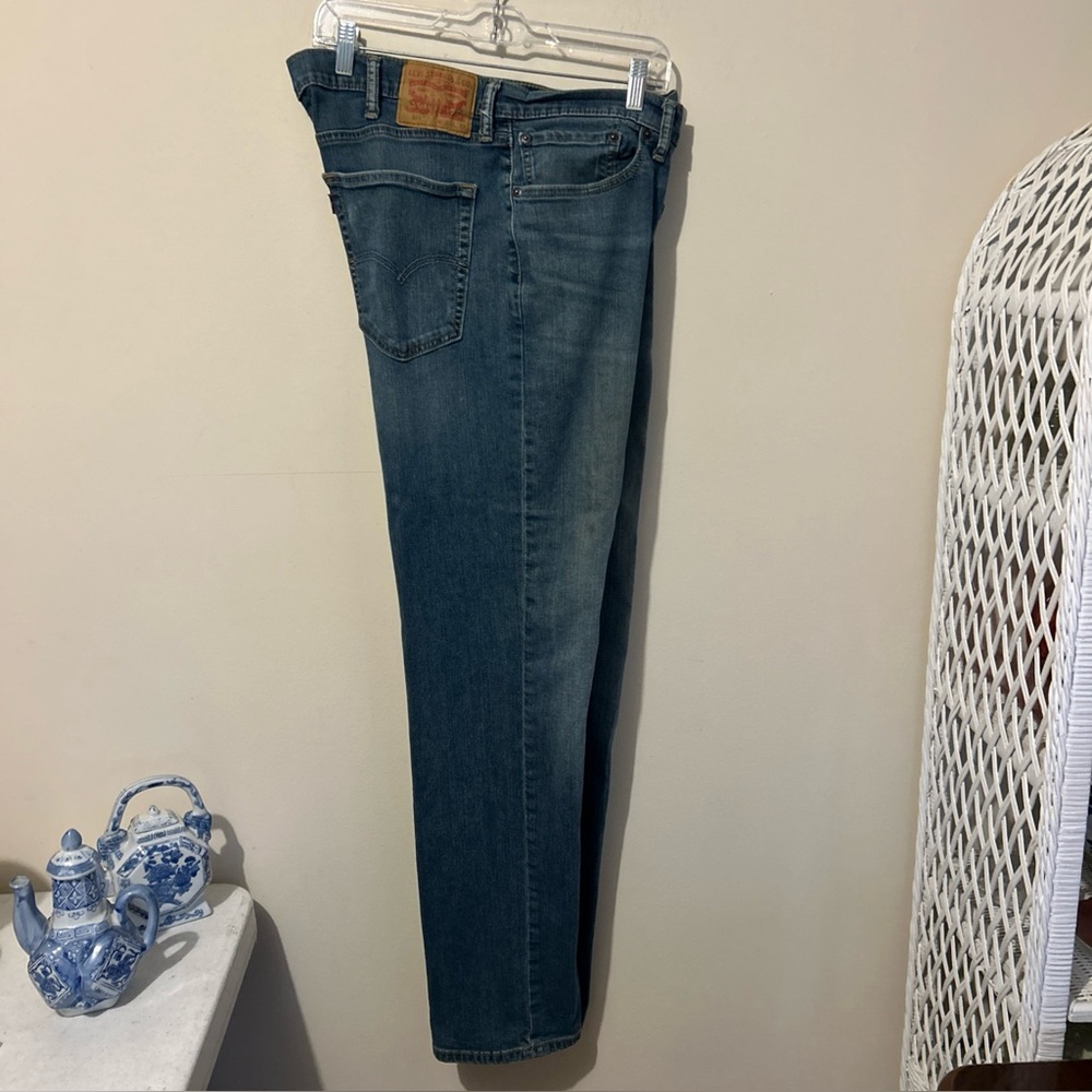 Levi's 514 Men's Jeans Size 38X34 Relaxed Comfort Some Wear Broken In Denim Work